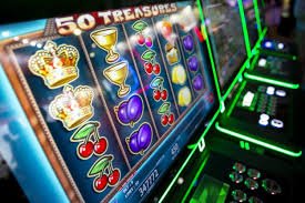 Antarmuka permainan Lightning Dice di pola4d menampilkan tiga dadu, papan taruhan, dan statistik pemain